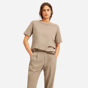 Everlane The Air Oversized Crew Tee in clay color size XS